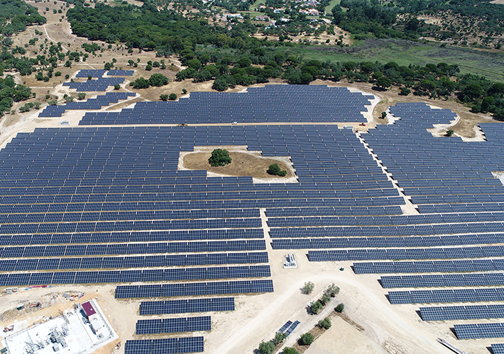 foto Iberdrola pone en marcha Algeruz II, su primera planta fotovoltaica en Portugal.